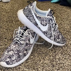 Nike Roshe Tennis Shoes